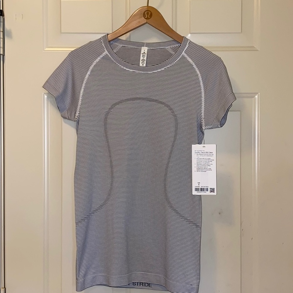 🍋 Lululemon Swiftly SS Crew black/white stripe 6